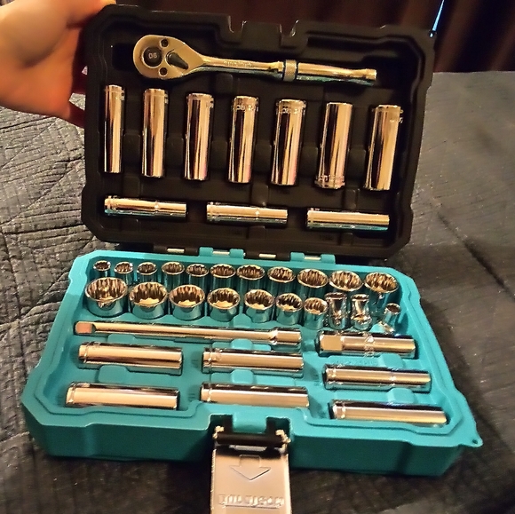 Duratech 40pc Socket/Ratchet mechanic set - Picture 3 of 6